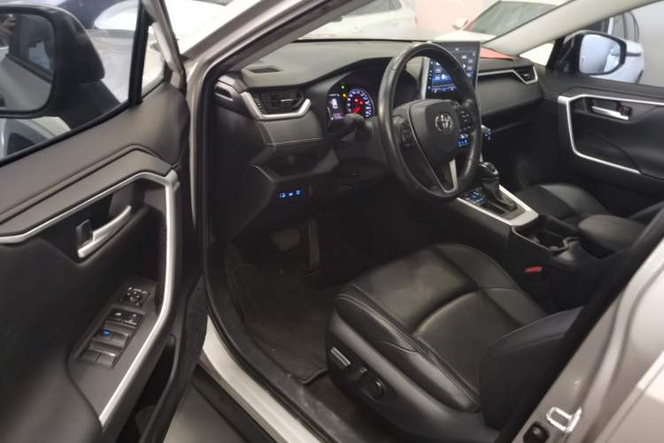 Used Toyota Wildlander 2022 2.0L CVT Two-Wheel Drive Luxury PLUS Edition Interior 3