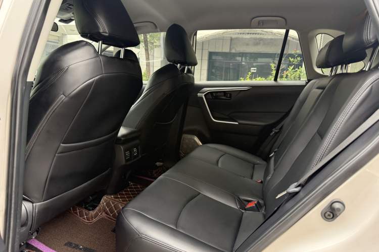 Used Toyota Wildlander 2022 Updated Version 2.0L CVT Two-Wheel Drive Leading Edition Interior 3