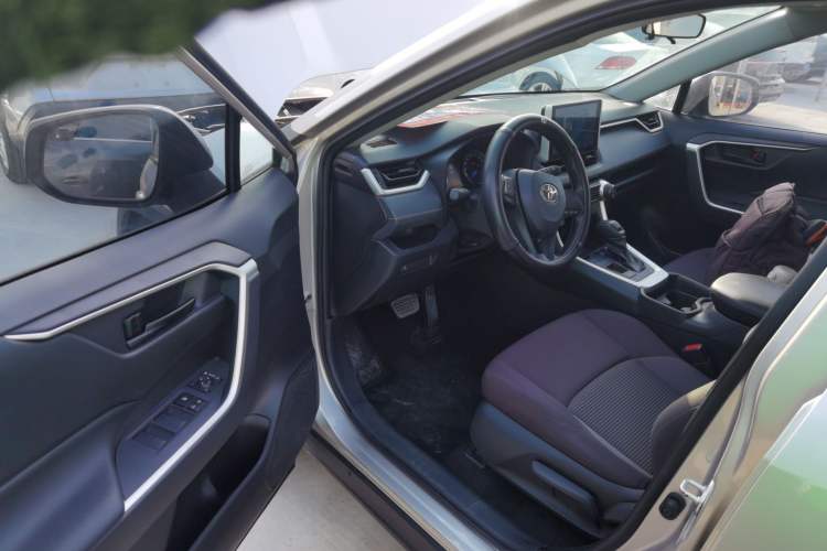Used Toyota Wildlander 2022 Facelifted Dual-Motor 2.5L E-CVT Two-Wheel Drive Leading Edition Interior 3