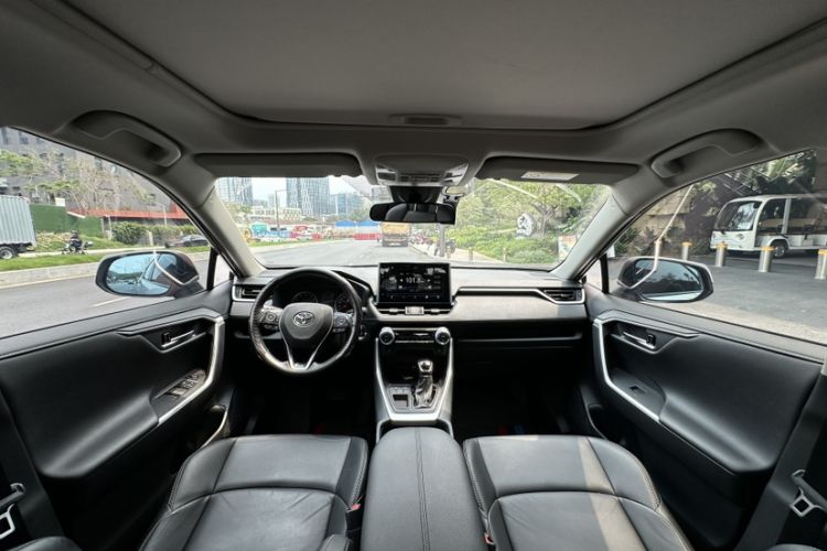 Used Toyota Wildlander 2022 2.0L CVT Two-Wheel Drive Luxury Edition Interior 3