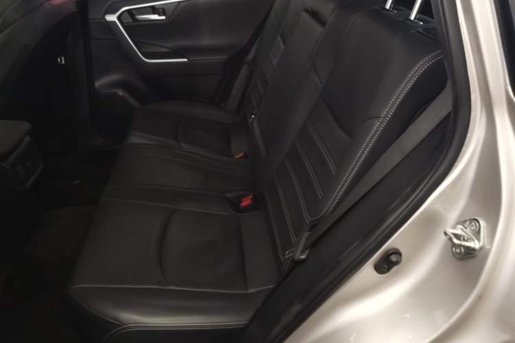 Used Toyota Wildlander 2022 2.0L CVT Two-Wheel Drive Luxury PLUS Edition Interior 4