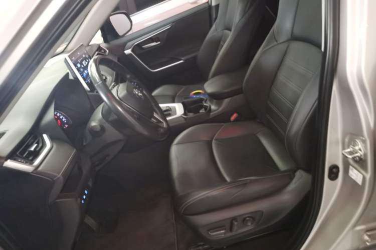 Used Toyota Wildlander 2022 2.0L CVT Two-Wheel Drive Luxury PLUS Edition Interior 4