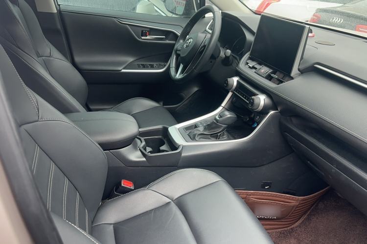 Used Toyota Wildlander 2022 2.0L CVT 4x4 Luxury PLUS Edition Interior 4