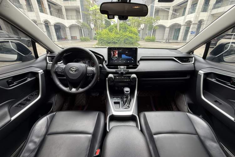 Used Toyota Wildlander 2022 Updated Version 2.0L CVT Two-Wheel Drive Leading Edition Interior 5