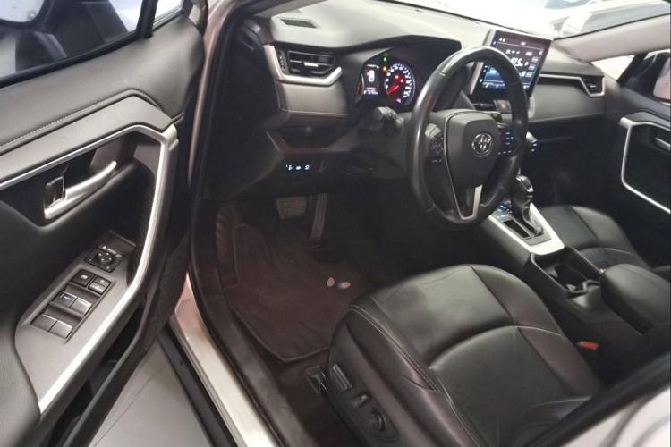 Used Toyota Wildlander 2022 2.0L CVT Two-Wheel Drive Luxury PLUS Edition Interior 5