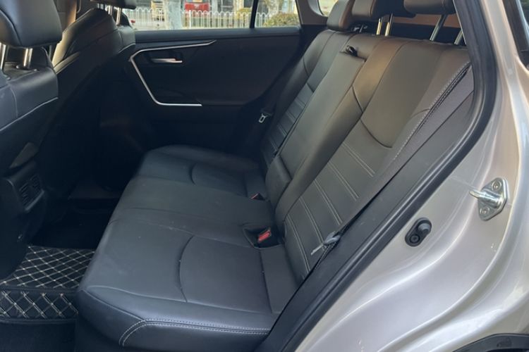 Used Toyota Wildlander 2022 Dual-Engine 2.5L E-CVT Two-Wheel Drive Luxury PLUS Edition Interior 6