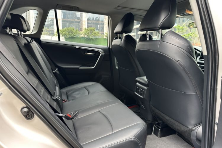 Used Toyota Wildlander 2022 2.0L CVT Two-Wheel Drive Luxury Edition Interior 8