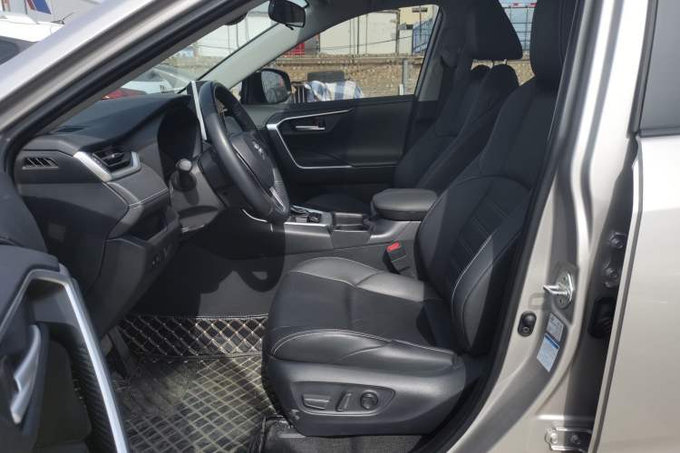 Used Toyota Wildlander 2022 2.0L CVT 4x4 Luxury PLUS Edition Left Front Seat