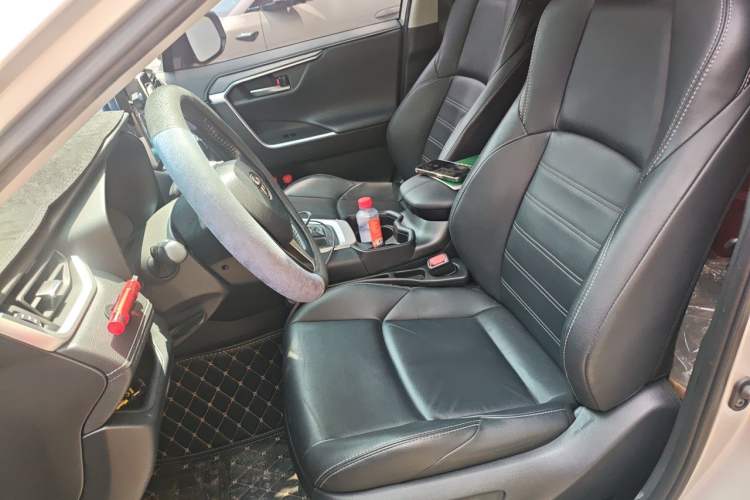 Used Toyota Wildlander 2022 2.0L CVT 4x4 Luxury PLUS Edition Left Front Seat