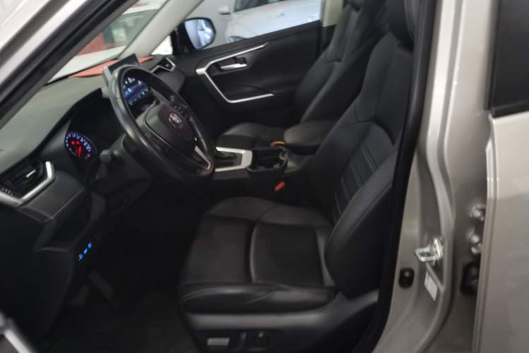 Used Toyota Wildlander 2022 2.0L CVT Two-Wheel Drive Luxury PLUS Edition Left Front Seat