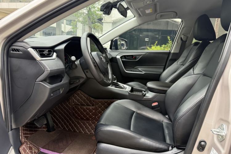 Used Toyota Wildlander 2022 Updated Version 2.0L CVT Two-Wheel Drive Leading Edition Left Front Seat