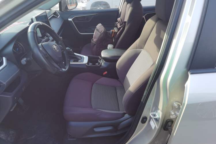 Used Toyota Wildlander 2022 Facelifted Dual-Motor 2.5L E-CVT Two-Wheel Drive Leading Edition Left Front Seat