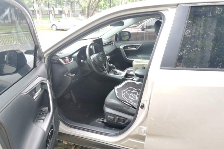 Used Toyota Wildlander 2022 2.0L CVT Two-Wheel Drive Luxury Edition Left Front Seat
