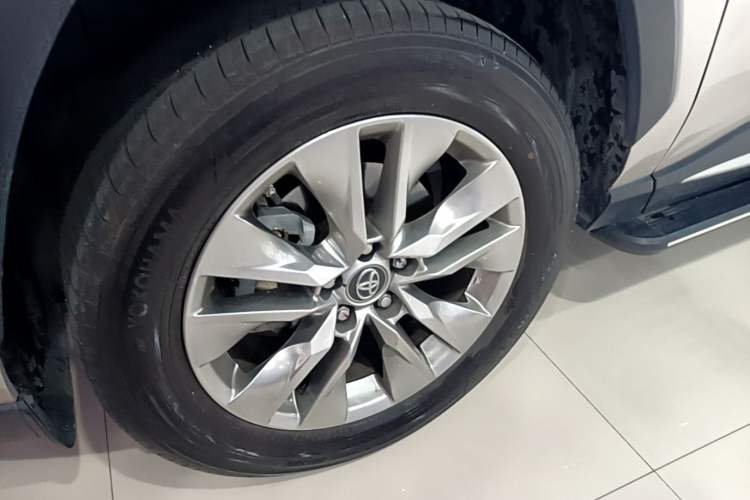 Used Toyota Wildlander 2022 2.0L CVT Two-Wheel Drive Luxury PLUS Edition Left Front Wheel Hub