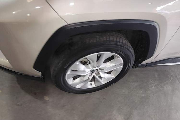 Used Toyota Wildlander 2022 Updated Version 2.0L CVT Two-Wheel Drive Leading Edition Left Front Wheel Hub
