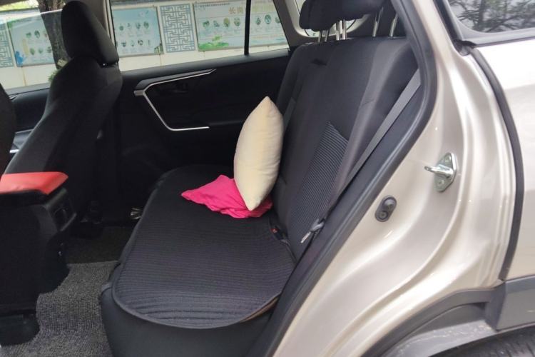 Used Toyota Wildlander 2022 Updated Version 2.0L CVT Two-Wheel Drive Leading Edition Left Rear Seat