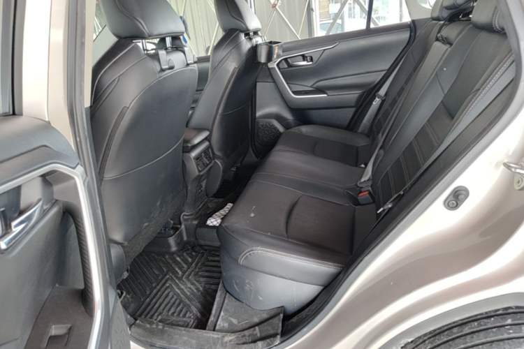 Used Toyota Wildlander 2022 Dual-Engine 2.5L E-CVT Two-Wheel Drive Luxury Edition Left Rear Seat