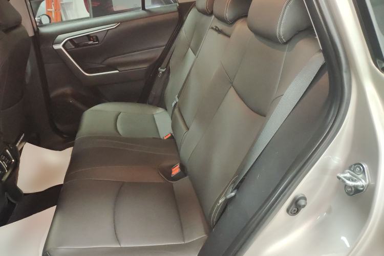 Used Toyota Wildlander 2022 Updated Version 2.0L CVT Two-Wheel Drive Leading Edition Left Rear Seat