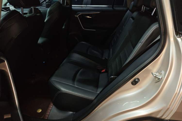 Used Toyota Wildlander 2022 2.0L CVT Two-Wheel Drive Luxury Edition Left Rear Seat
