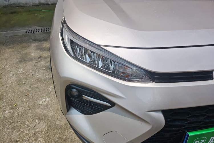 Used Toyota Wildlander 2022 2.0L CVT 4x4 Luxury PLUS Edition Right Front Headlight