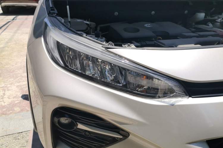 Used Toyota Wildlander 2022 2.0L CVT Two-Wheel Drive Luxury PLUS Edition Right Front Headlight