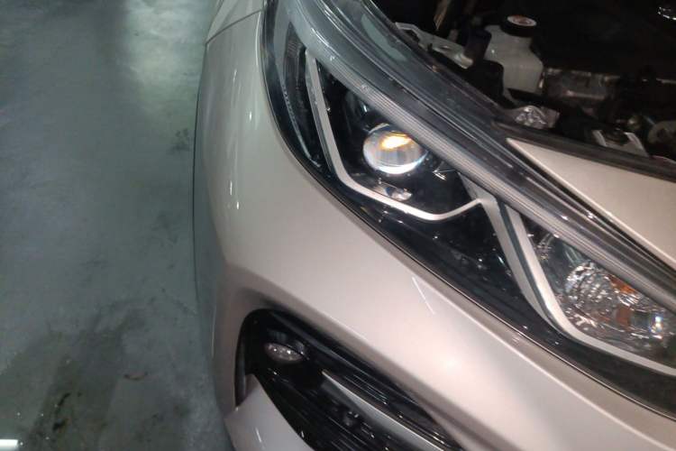 Used Toyota Wildlander 2022 Dual-Engine 2.5L E-CVT Two-Wheel Drive Prestige Edition Right Front Headlight