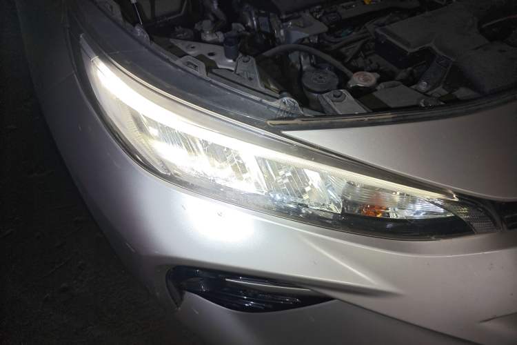 Used Toyota Wildlander 2022 2.0L CVT Two-Wheel Drive Luxury PLUS Edition Right Front Headlight