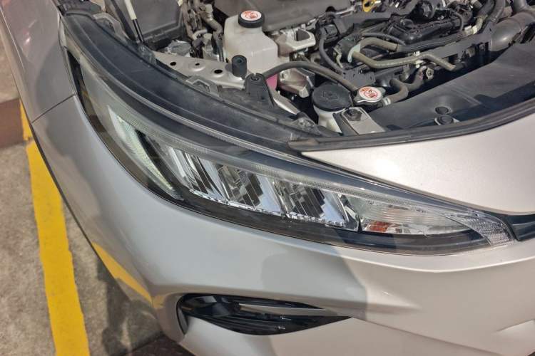 Used Toyota Wildlander 2022 Dual-Engine 2.5L E-CVT Two-Wheel Drive Luxury PLUS Edition Right Front Headlight