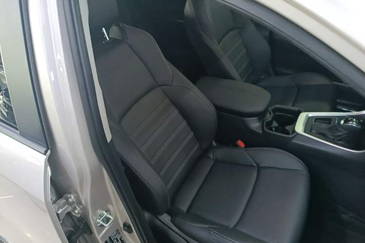 Used Toyota Wildlander 2022 2.0L CVT Two-Wheel Drive Luxury PLUS Edition Right Front Seat