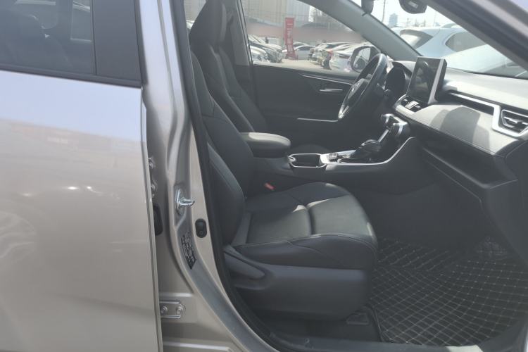 Used Toyota Wildlander 2022 2.0L CVT 4x4 Luxury PLUS Edition Right Front Seat