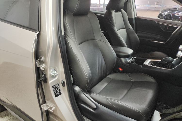Used Toyota Wildlander 2022 Updated Version 2.0L CVT Two-Wheel Drive Leading Edition Right Front Seat