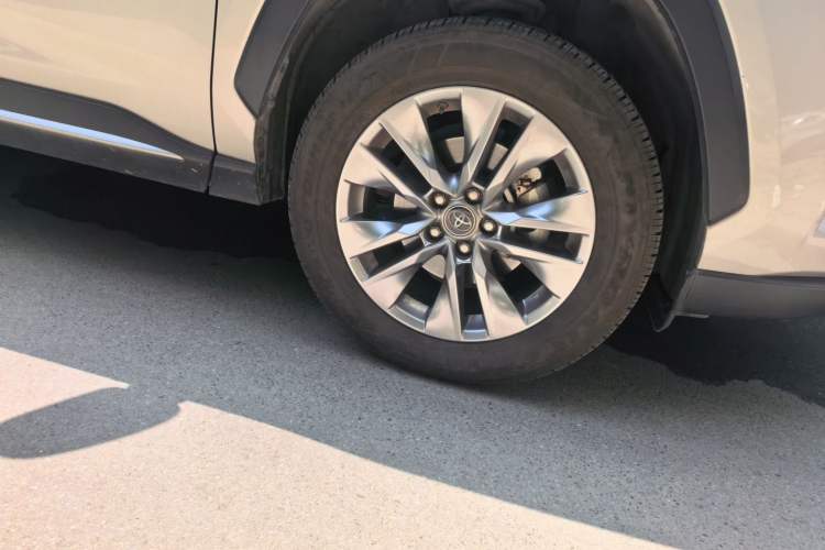 Used Toyota Wildlander 2022 2.0L CVT Two-Wheel Drive Luxury PLUS Edition Right Front Wheel Hub