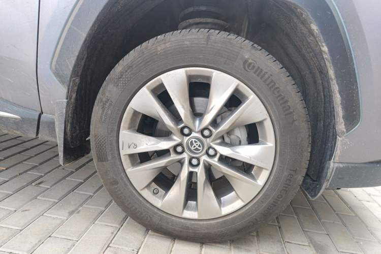 Used Toyota Wildlander 2022 2.0L CVT 4x4 Luxury PLUS Edition Right Front Wheel Hub
