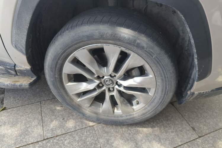 Used Toyota Wildlander 2022 2.0L CVT 4x4 Luxury PLUS Edition Right Front Wheel Hub