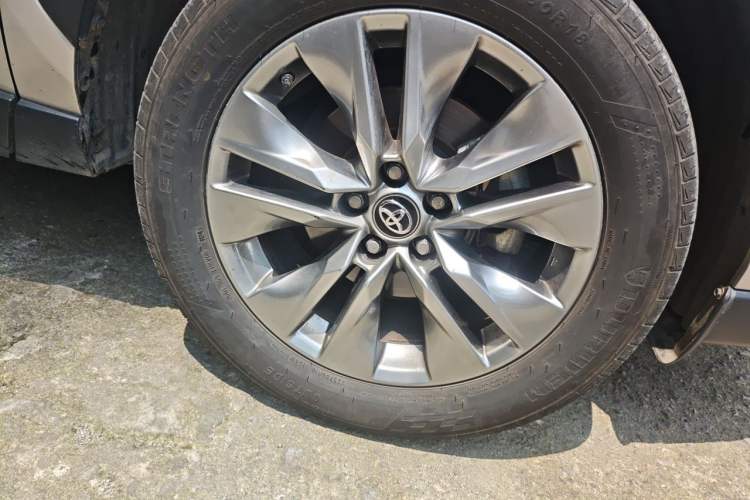 Used Toyota Wildlander 2022 2.0L CVT 4x4 Luxury PLUS Edition Right Front Wheel Hub