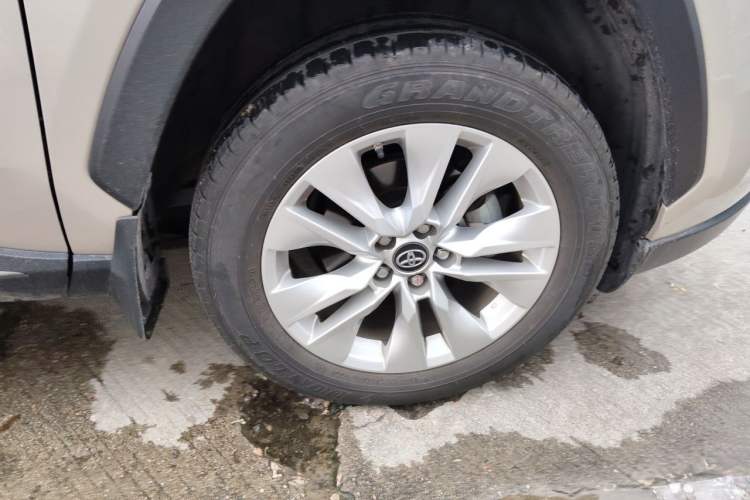 Used Toyota Wildlander 2022 Updated Version 2.0L CVT Two-Wheel Drive Leading Edition Right Front Wheel Hub