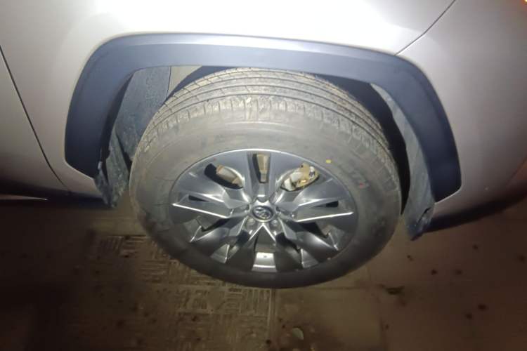 Used Toyota Wildlander 2022 Dual-Motor 2.5L E-CVT 4x4 Luxury PLUS Edition Right Front Wheel Hub