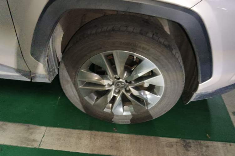 Used Toyota Wildlander 2022 Dual-Engine 2.5L E-CVT Two-Wheel Drive Luxury PLUS Edition Right Front Wheel Hub