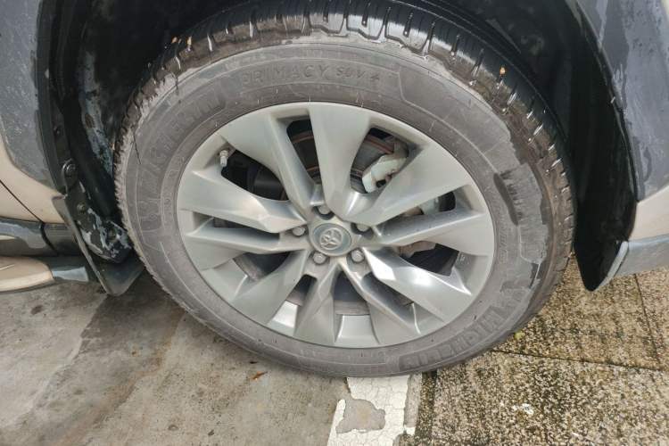 Used Toyota Wildlander 2022 2.0L CVT Two-Wheel Drive Luxury PLUS Edition Right Front Wheel Hub