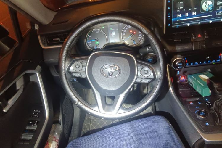 Used Toyota Wildlander 2022 Dual-Motor 2.5L E-CVT 4x4 Luxury PLUS Edition Steering Wheel