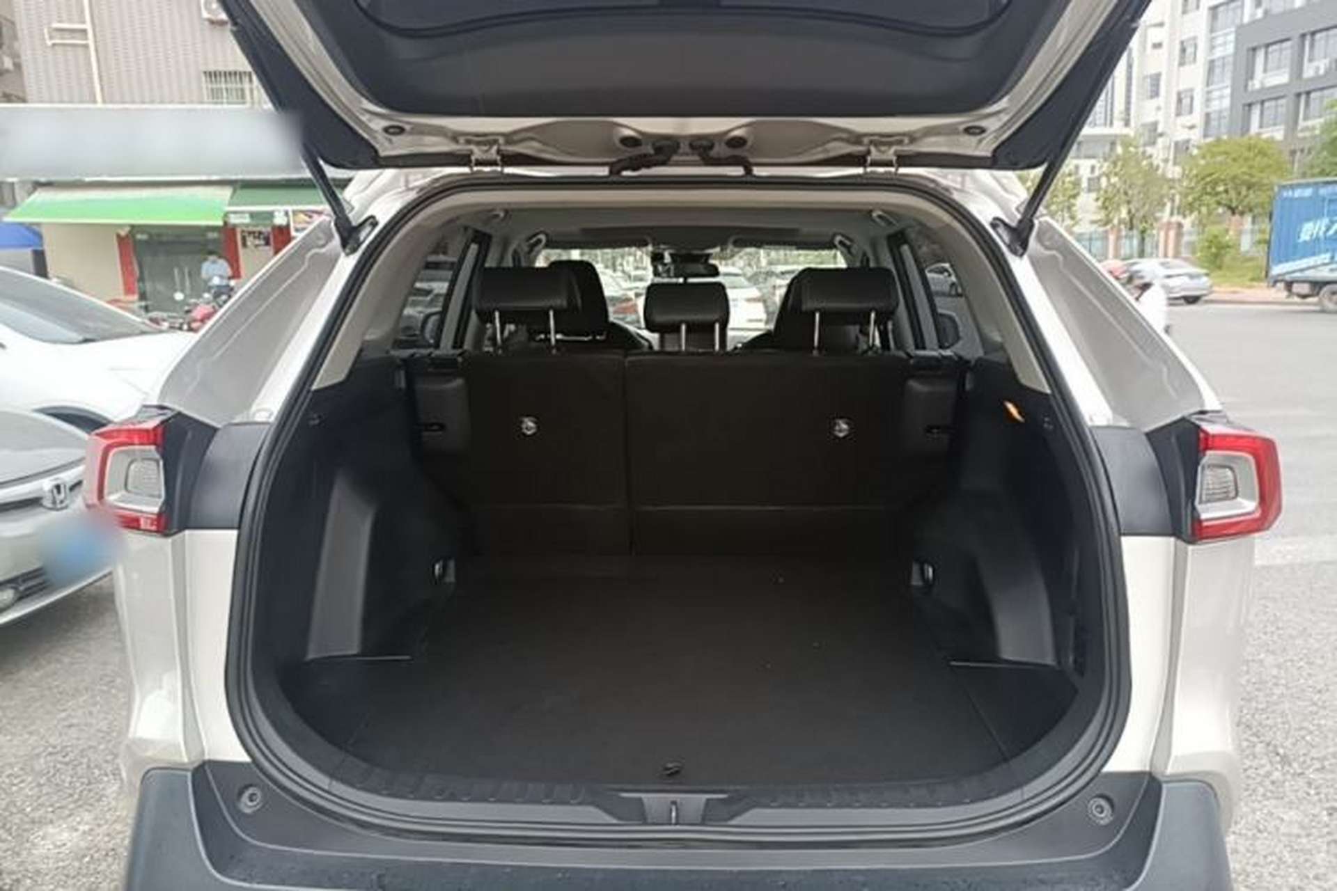 Used Toyota Wildlander 2022 Dual-Engine 2.5L E-CVT Two-Wheel Drive Luxury Edition Trunk