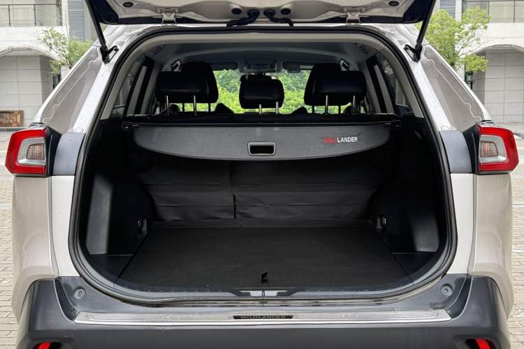 Used Toyota Wildlander 2022 Updated Version 2.0L CVT Two-Wheel Drive Leading Edition Trunk