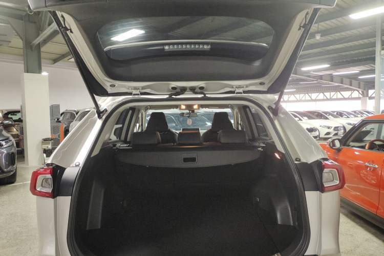 Used Toyota Wildlander 2022 Updated Version 2.0L CVT Two-Wheel Drive Leading Edition Trunk