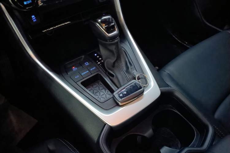 Used Toyota Wildlander 2022 2.0L CVT Two-Wheel Drive Luxury PLUS Edition Vehicle Key