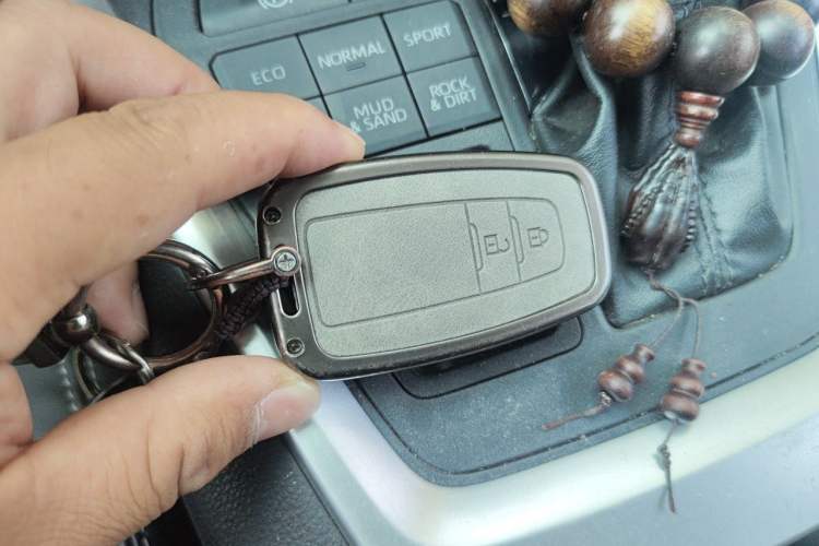 Used Toyota Wildlander 2022 2.0L CVT 4x4 Luxury PLUS Edition Vehicle Key