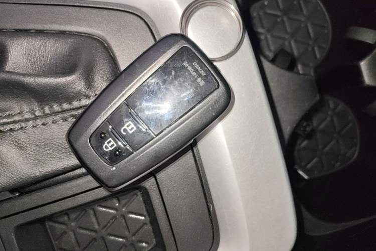 Used Toyota Wildlander 2022 2.0L CVT Two-Wheel Drive Luxury Edition Vehicle Key