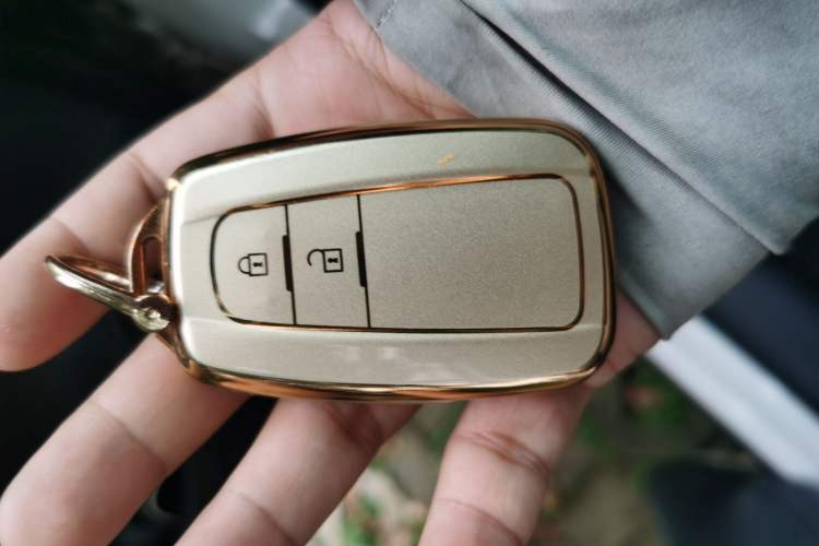Used Toyota Wildlander 2022 2.0L CVT Two-Wheel Drive Luxury Edition Vehicle Key