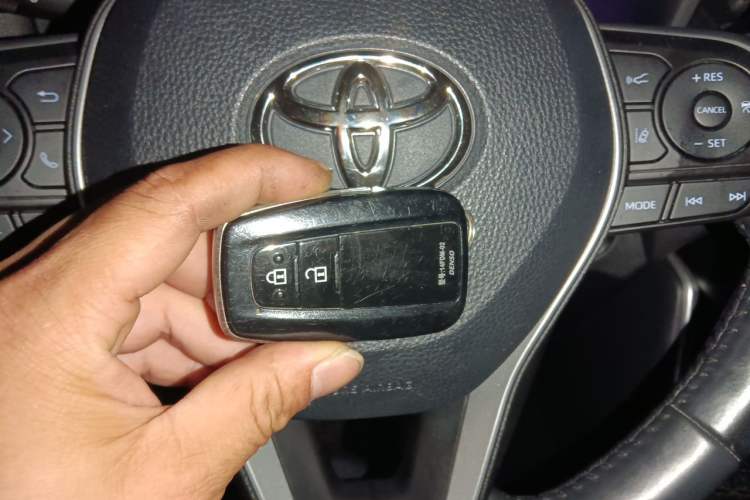Used Toyota Wildlander 2022 Dual-Engine 2.5L E-CVT Two-Wheel Drive Luxury PLUS Edition Vehicle Key