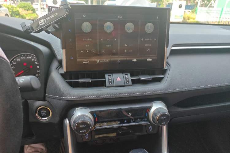 Used Toyota Wildlander 2022 2.0L CVT 4x4 Luxury PLUS Edition Audio And AC Panel