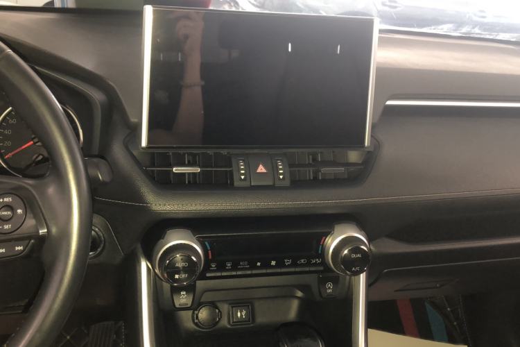 Used Toyota Wildlander 2022 2.0L CVT Two-Wheel Drive Luxury PLUS Edition Audio And AC Panel